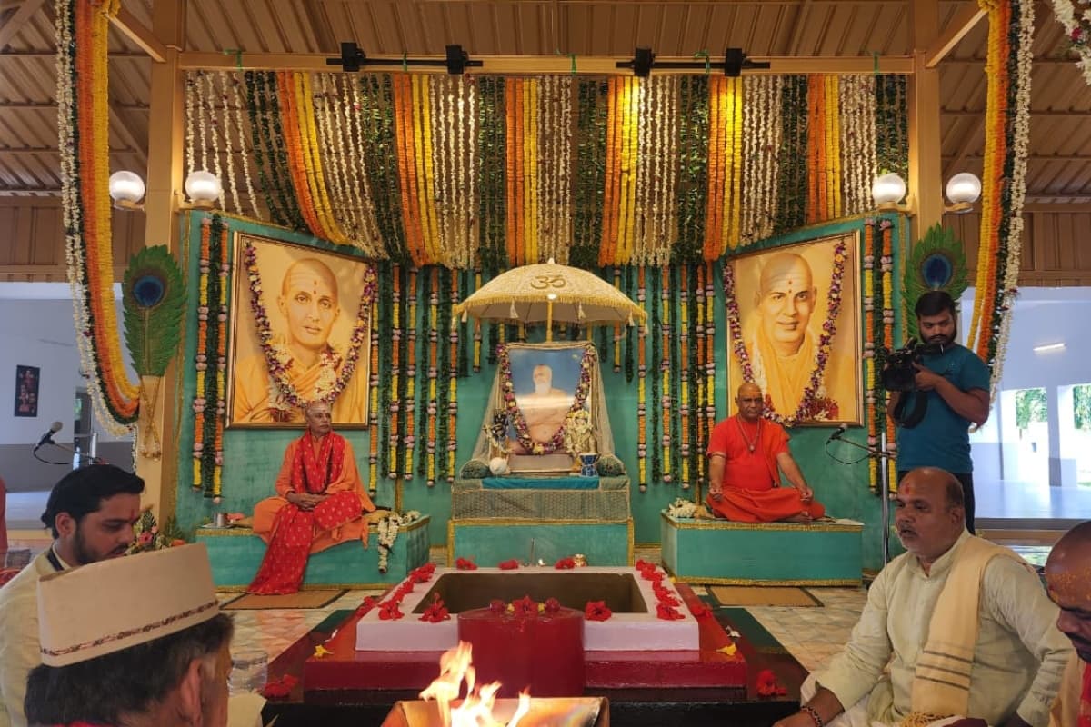 रिखियापीठ में स्वामी सत्यानंद जी के संन्यास दिवस पर अनुष्ठान, उनके प्रेम से देश-विदेश के शिष्य हैं प्रभावित