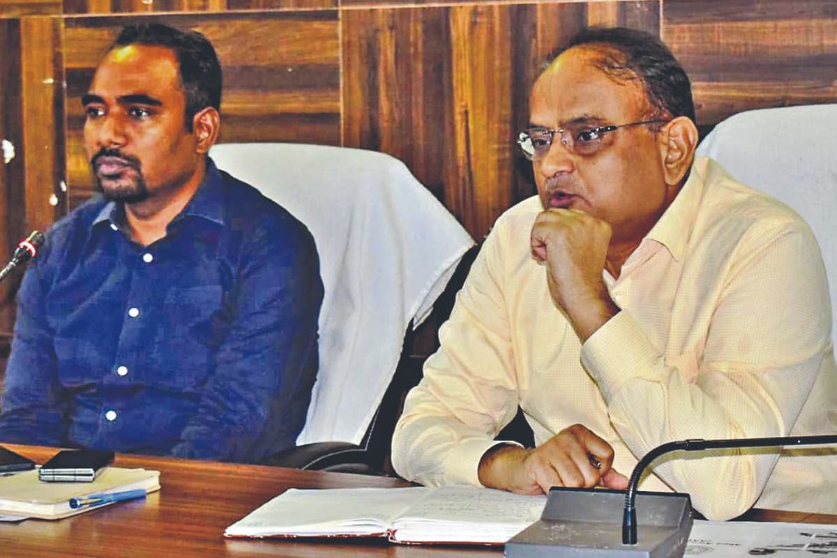 पाकुड़: उपायुक्त ने ली विभागों की समीक्षा बैठक, कही बड़ी बात