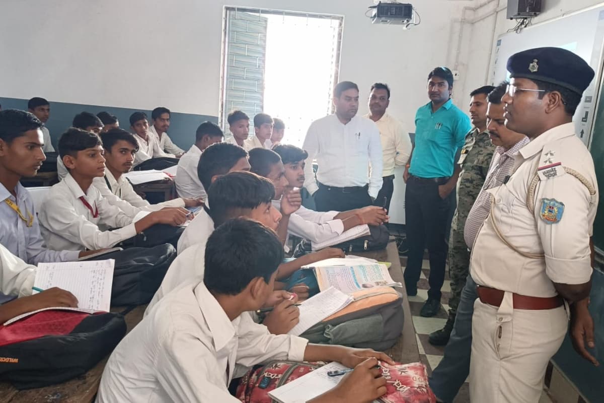 झारखंड : सीएम स्कूल ऑफ एक्सीलेंस में छात्रों के बीच मारपीट, बाहरी गुट भी हुए शामिल, कई घायल