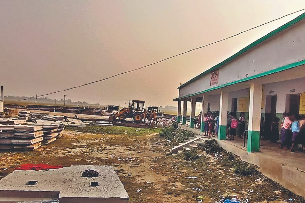 साहिबगंज : राजमहल में फोर लेन निर्माण की भेंट चढ़े तीन उत्क्रमित प्राथमिक विद्यालय, जानें पूरा मामला