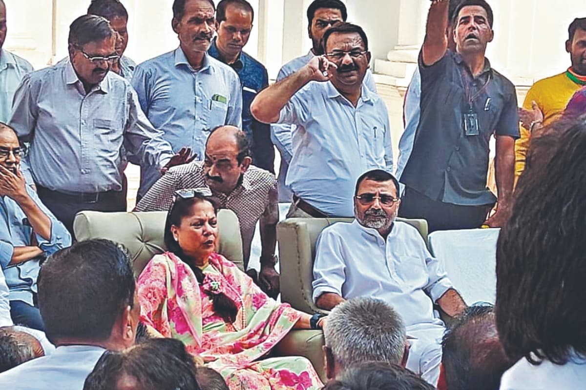 BJP ने सांसद निशिकांत दुबे को दी बड़ी जिम्मेदारी, सीएम शिवराज सिंह चौहान के लिए बनाएंगे जीत की रणनीति