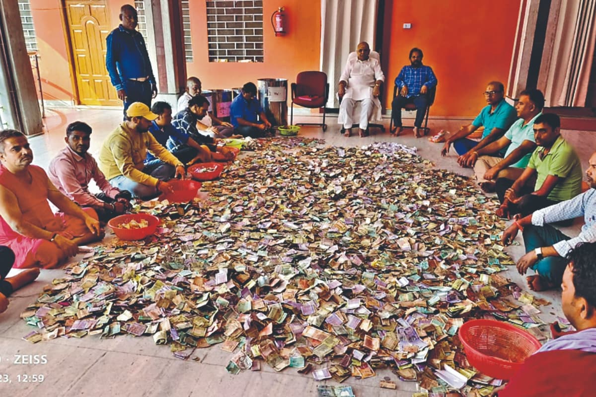 देवघर में ठग गिरोह सक्रिय, दिनदहाड़े सेवानिवृत्त अधिकारी के 6.5 लाख के आभूषण ले भागे बदमाश