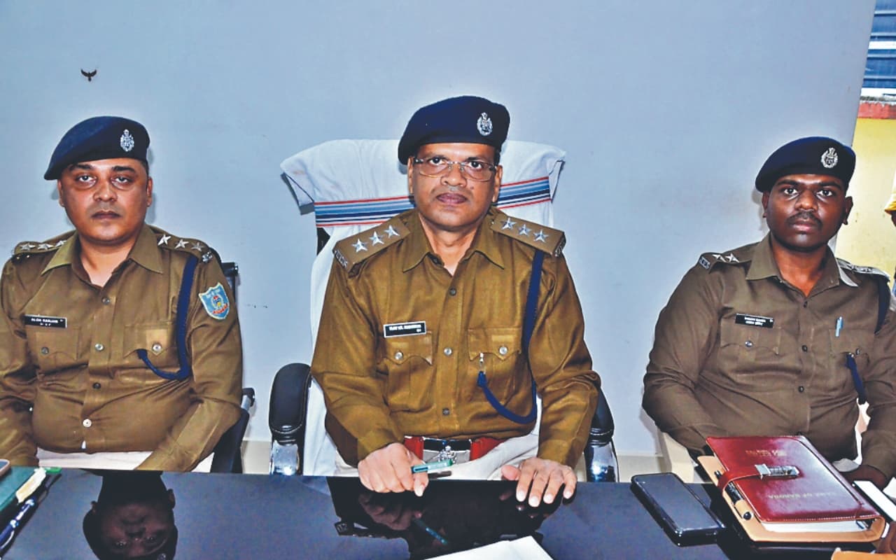 देवघर : प्रतिबिंब एप के जरिये 11 दिनों में 16 साइबर ठग पकड़े गये, साइबर और सीसीआर डीएसपी ने दी जानकारी