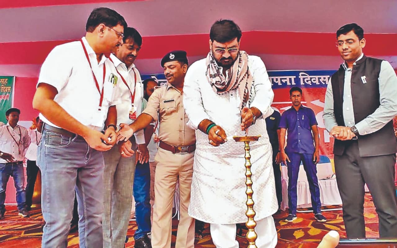 झारखंड स्थापना दिवस कार्यक्रम में शामिल हुए कला-संस्कृति मंत्री, कही ये बात