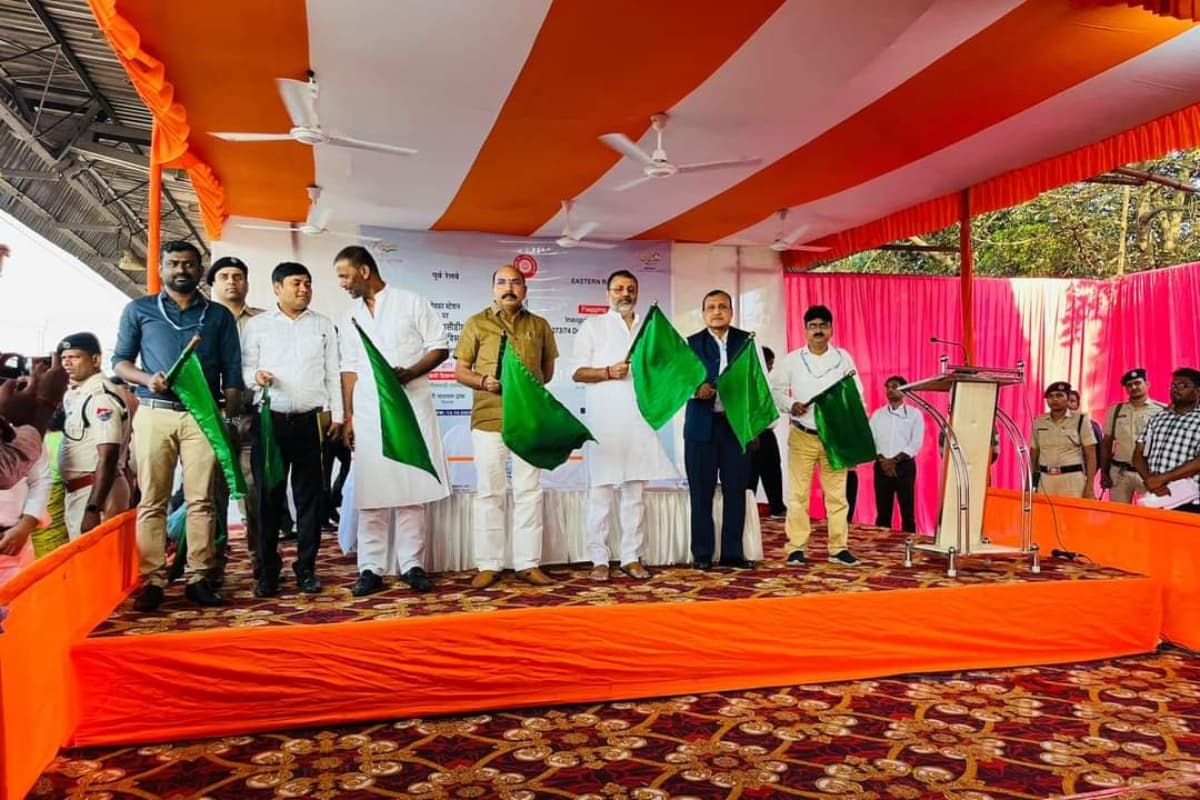 दुर्गा पूजा से पहले देवघर से दो ईएमयू का परिचालन शुरू, बिहार में डिरेलमेंट के कारण यहां भी पांच ट्रेन डायवर्ट दुर्गा पूजा से पहले देवघर से दो ईएमयू का परिचालन शुरू, बिहार में डिरेलमेंट के कारण यहां भी पांच ट्रेन डायवर्ट