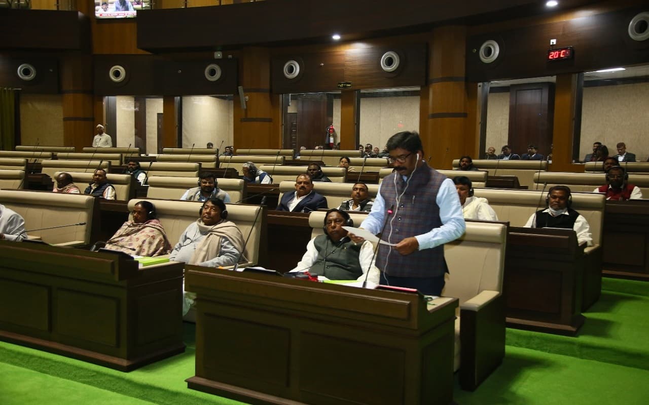 Winter Session: स्पीकर रबींद्रनाथ महतो ने शोक प्रकाश के बाद मंगलवार तक की सदन की कार्यवाही स्थगित