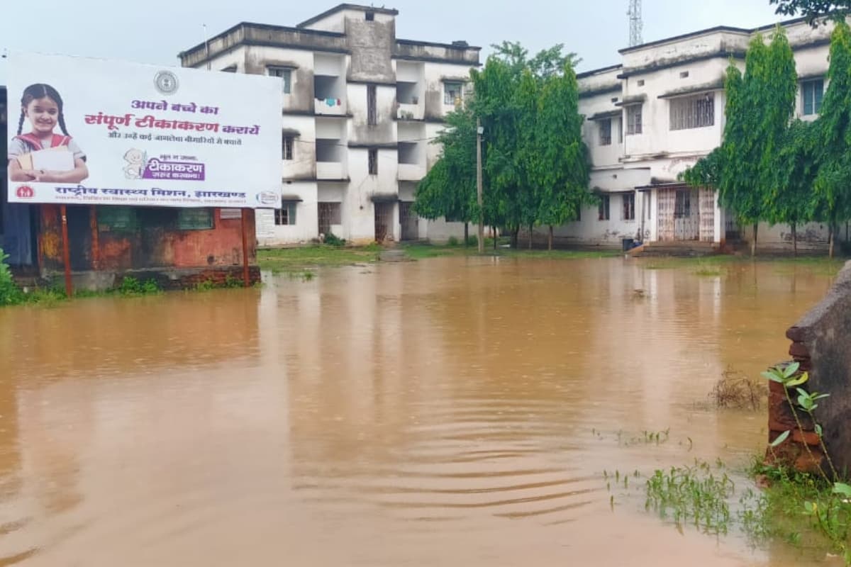 Jharkhand weather: रुक-रुक कर हो रही बारिश से जनजीवन प्रभावित, सब्जी की खेती को नुकसान