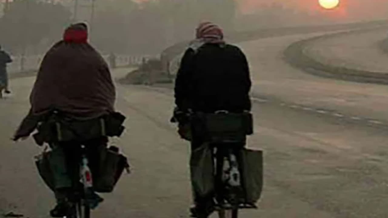 लोहरदगा में ठंड का कहर जारी, कनकनी हवा के चलने से धूप में भी नहीं मिल रही राहत