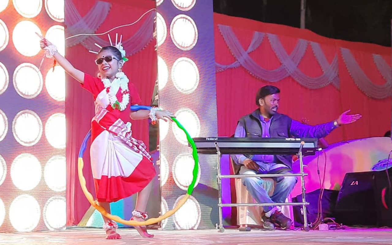 Jhollywood Award Show: झारखंड के नागपुरी और खोरठा कलाकारों ने मोहा सबका मन, वर्षा बनी बेस्ट हिरोइन