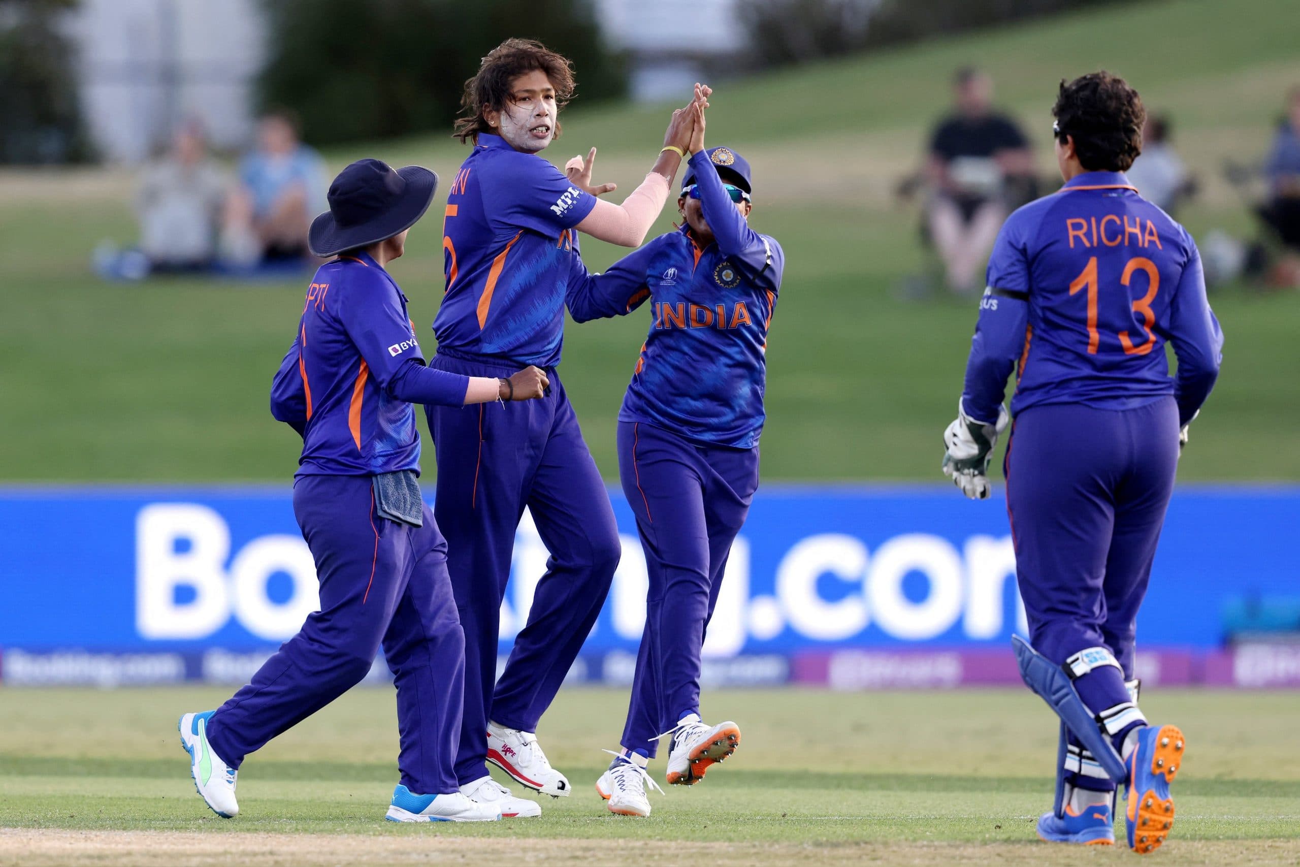 झूलन की जगह भरना नामुमकिन, क्रिकेट के प्रति उनका जुनून बेजोड़: हरमनप्रीत