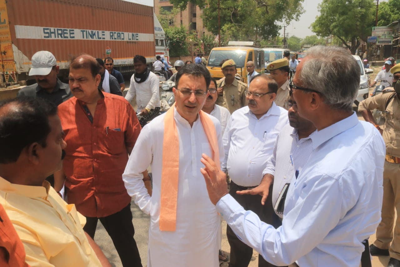 कैबिनेट मिनिस्टर जितिन प्रसाद वाराणसी में विकास कार्यों को रफ्तार देने आए, जानें समीक्षा की हर बात