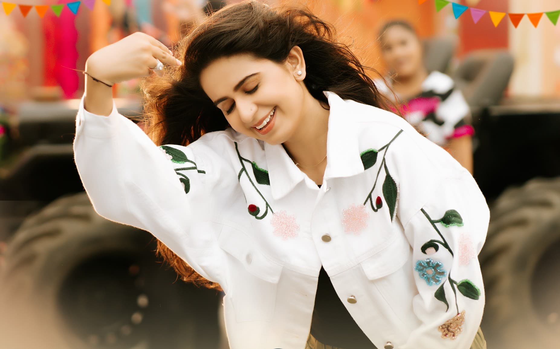 फेमस गुजराती गायिका किंजल दवे के धमाकेदार गीत 'जीवी ले' ने जीत लिये लाखों दिल