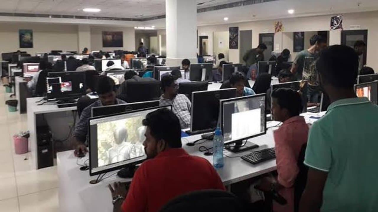 Job Layoffs : भारत की आईटी कंपनियों में सीनियर प्रोफेशनल्स की नौकरियों पर मंडरा रहा खतरा, जानें क्यों?