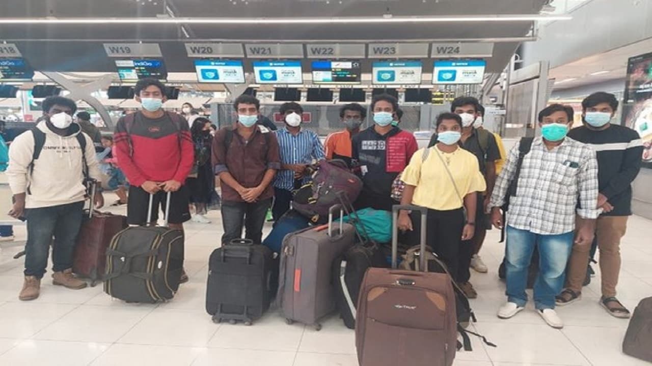Job Racket: नौकरी के झांसे में म्यांमार में फंसे 50 भारतीयों को बचाया गया, विदेश मंत्रायल ने दी जानकारी
