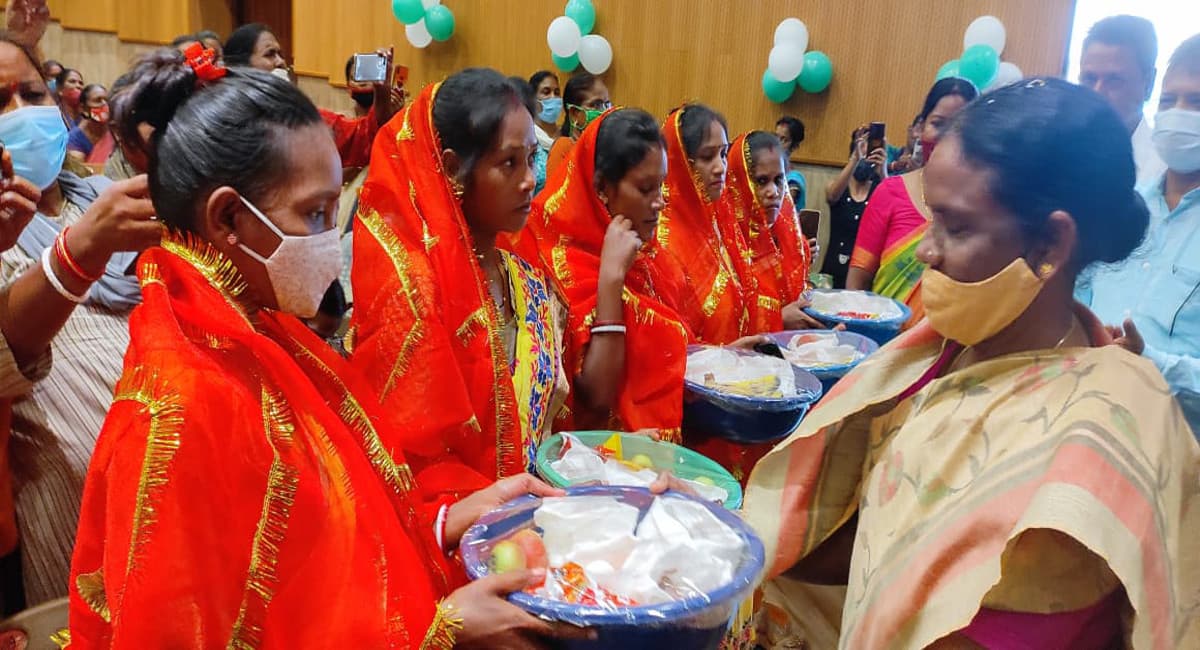 झारखंड के चाईबासा में पोषण माह का समापन, मंत्री जोबा मांझी बोली- पोषण युक्त खाद्य सामग्री की जानकारी सभी को हो