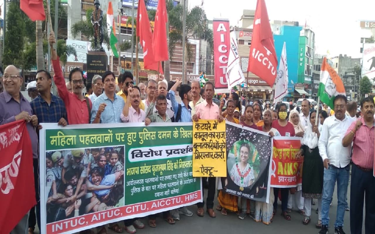 महिला पहलवानों को न्याय दिलाने के लिए संयुक्त ट्रेड यूनियन ने किया विरोध प्रदर्शन, केंद्र सरकार पर साधा निशाना