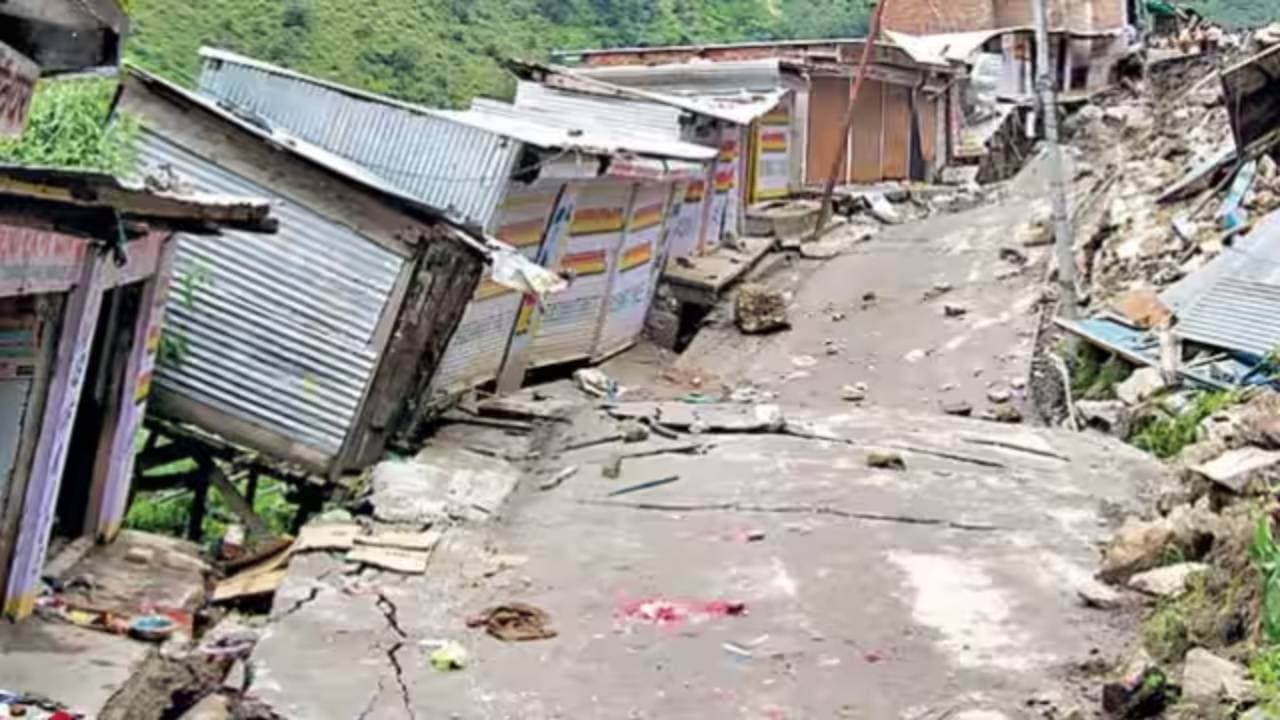 Joshimath Disaster : जोशीमठ को लेकर आज दिल्ली में हो सकती है बैठक, पुनर्निर्माण और राहत पैकेज पर होगा फैसला