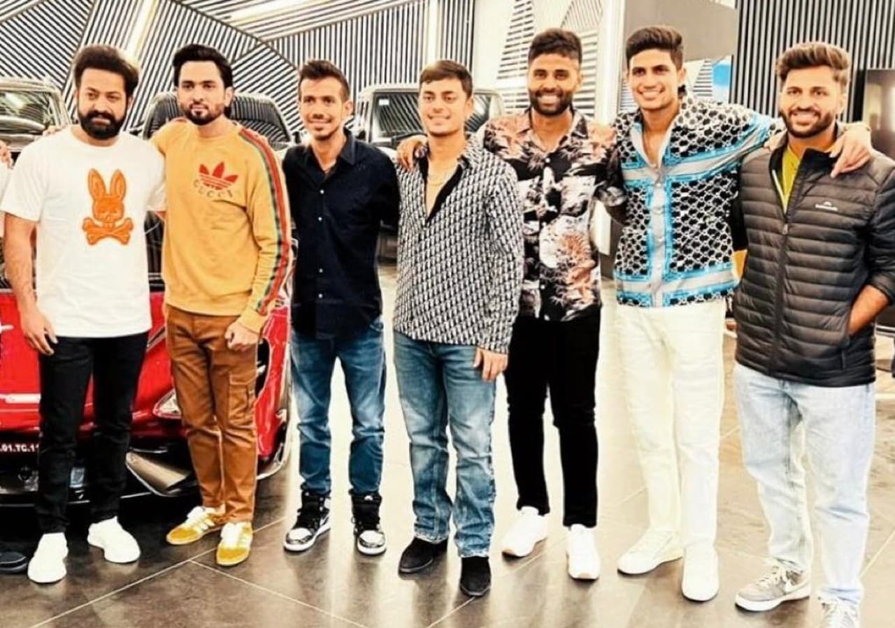 IND vs NZ: न्यूजीलैंड के खिलाफ मुकाबले से पहले Junior NTR से मिले टीम इंडिया के खिलाड़ी, देखें Photos