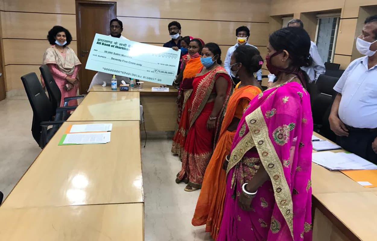 सीएम ने राज्य के 50 हजार सखी मंडलों को दिया 75 करोड़ का फंड, हर सखी मंडल को मिले 15 हजार