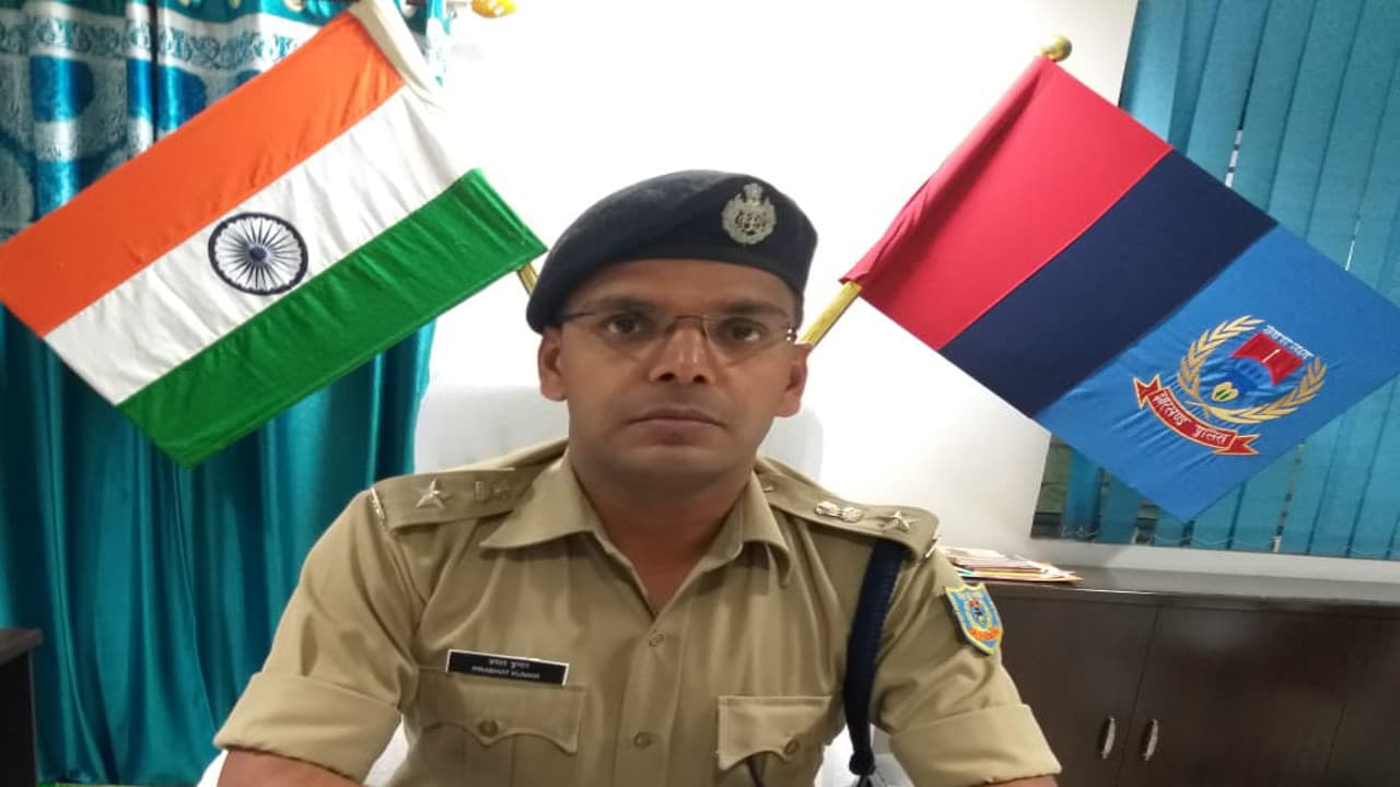 जुआ अड्डा पर बरामद रुपये का बंदरबांट करने के मामले में जमशेदपुर SSP ने 3 दारोगा, दो सिपाही को किया निलंबित