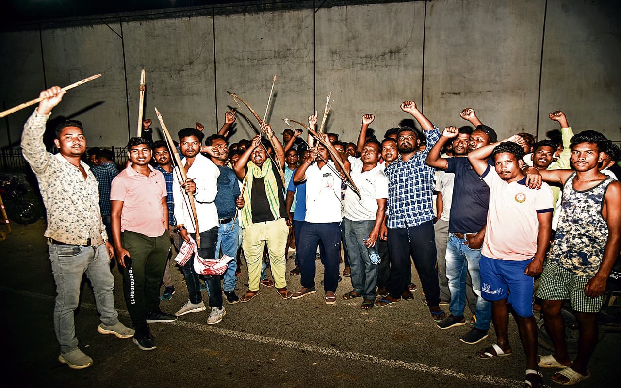 झारखंड : जमशेदपुर के डोबो पुल के नाम को लेकर बिरसा मुंडा व रघुनाथ महतो समर्थक आपस में भिड़े, आज वार्ता