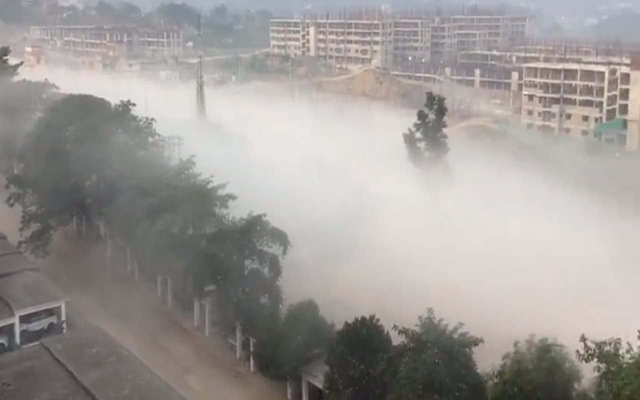 Jharkhand Weather News: तेजी से बदल रहा झारखंड का मौसम, घने कोहरे में लिपटा जमशेदपुर, देखें Video