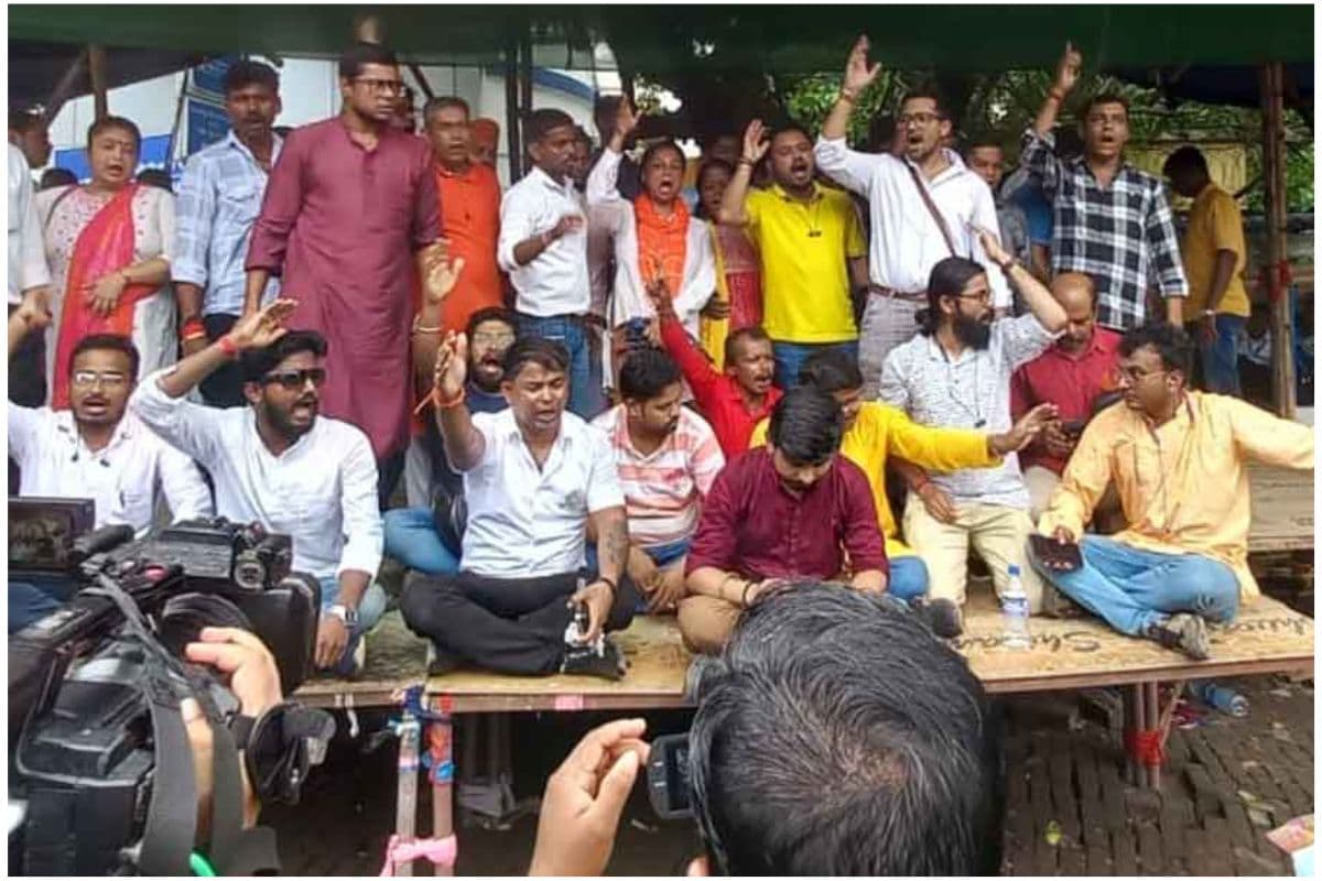 जेयू के सामने से खुला भाजपा युवा मोर्चा का मंच, सड़क पर उतरे कार्यकर्ता