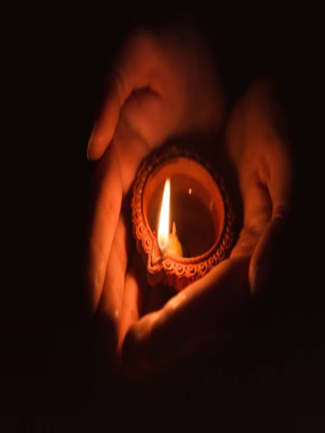 दिवाली पर क्यों जलाते हैं करंज के तेल के दीये, जानिए वजह