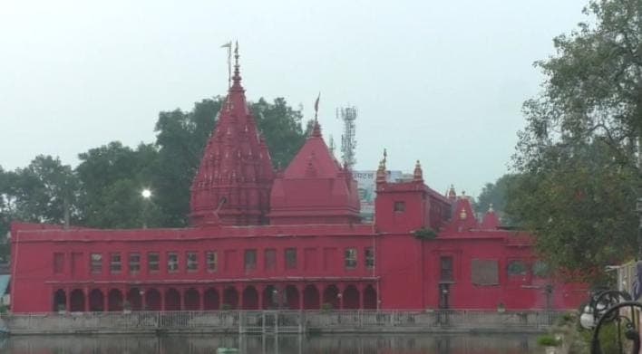 मां कुष्मांडा की पूजा के लिए सुबह से जुटने लगी भक्तों की भारी भीड़, काशी में इस मंदिर का है ऐतिहासिक महत्व