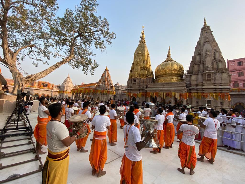 12 ज्योतिर्लिंगों में प्रमुख बाबा विश्वनाथ की कमाई में इजाफा, विश्वनाथ कॉरिडोर बनने के बाद उमड़ रहे भक्त