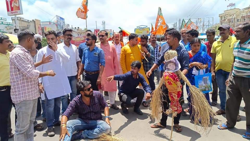 फिल्म 'Kaali' को लेकर बंगाल में हंगामा जारी, महुआ मोइत्रा की गिरफ्तारी की मांग, ममता बनर्जी का आया बयान