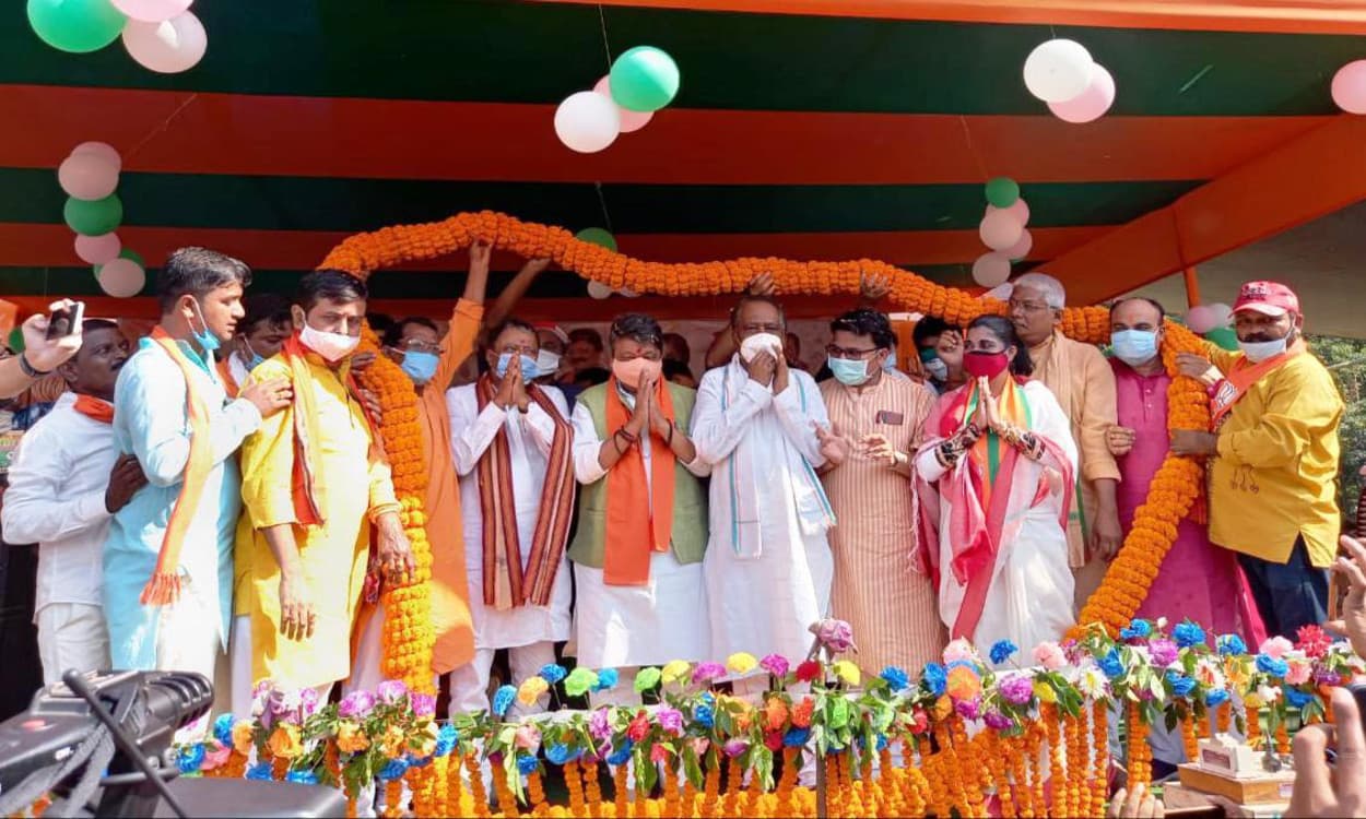 जंगलमहल में नक्सलवाद का भय फैलाने की कोशिश कर रही हैं ममता : विजयवर्गीय