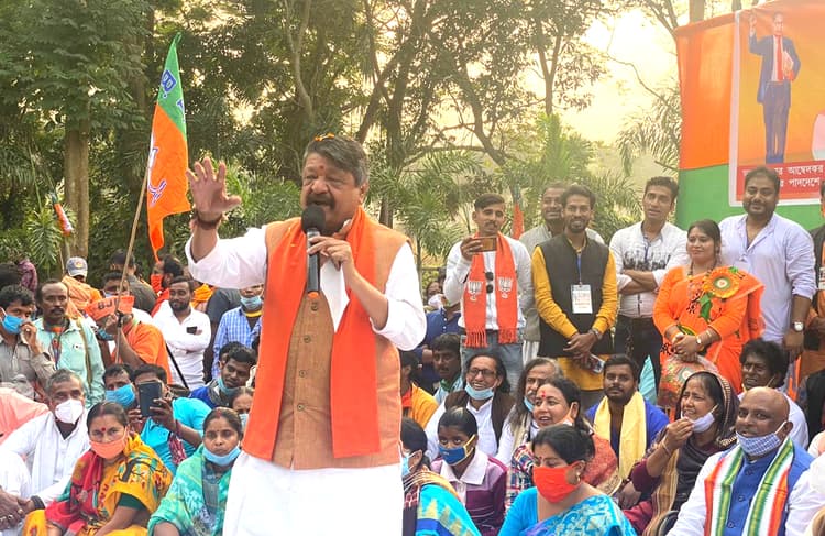 ममता बनर्जी प्रधानमंत्री और गृह मंत्री को बाहरी बताती हैं, रोहिंग्या को देती हैं शरण, कैलाश विजयवर्गीय का बंगाल की सीएम पर हमला