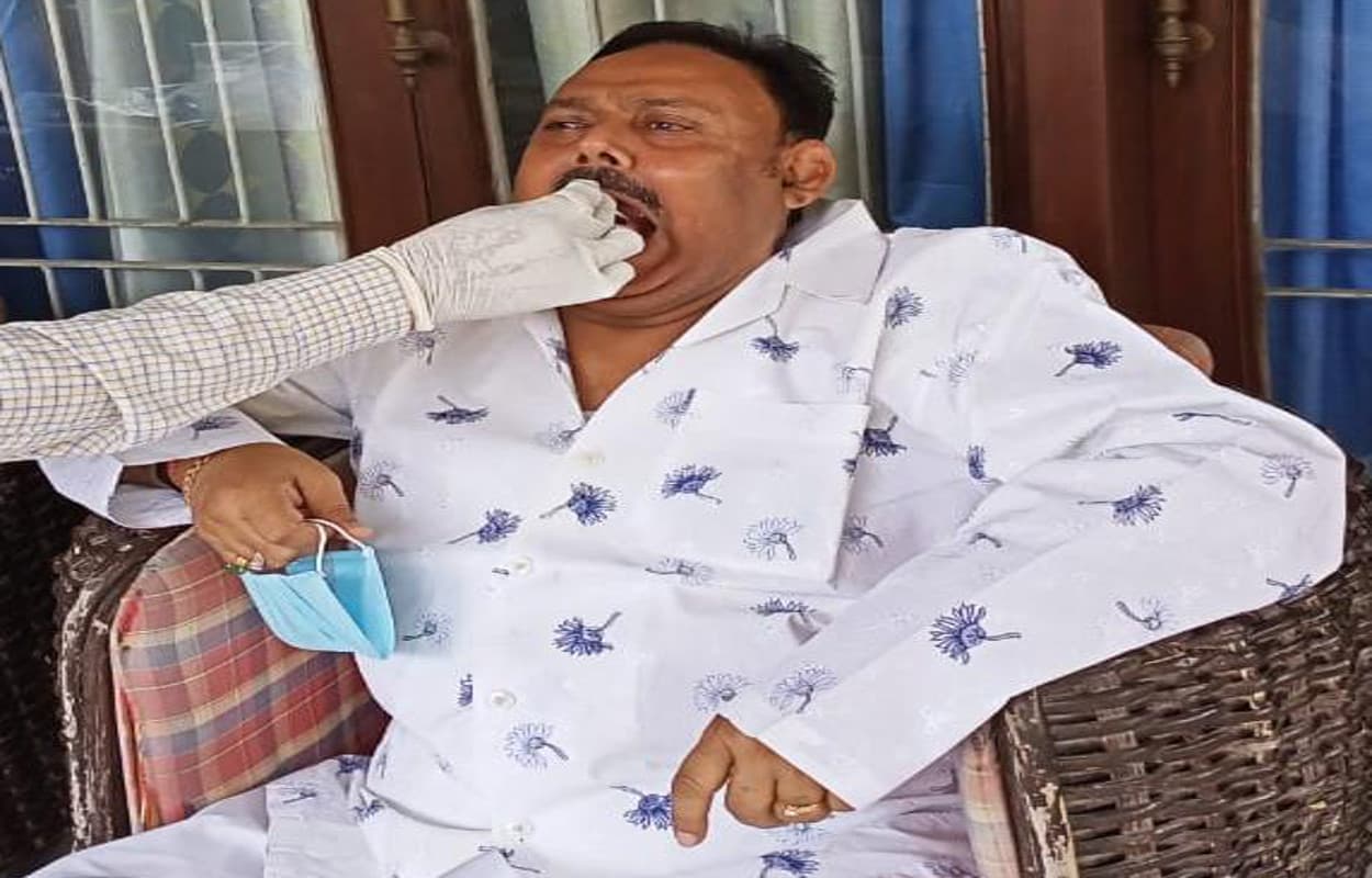 बॉडीगार्ड के कोरोना पॉजिटिव पाये जाने के बाद कर्मचारी समेत होम कोरेंटिन हुए हुसैनाबाद विधायक बॉडीगार्ड के कोरोना पॉजिटिव पाये जाने के बाद कर्मचारी समेत होम कोरेंटिन हुए हुसैनाबाद विधायक