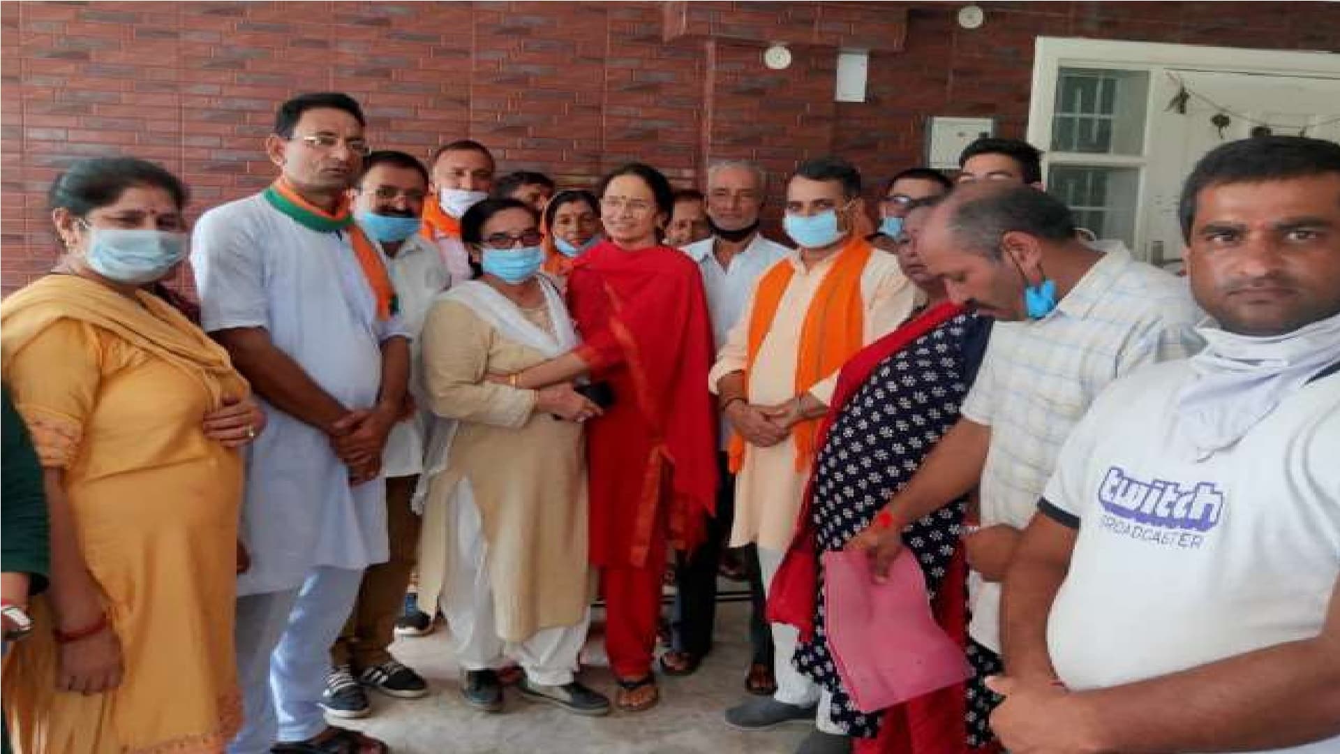 Kangana Ranaut: कंगना रनौत की मां बीजेपी में शामिल, क्वीन को भी पार्टी में लाना चाहते हैं ये दिग्गज नेता