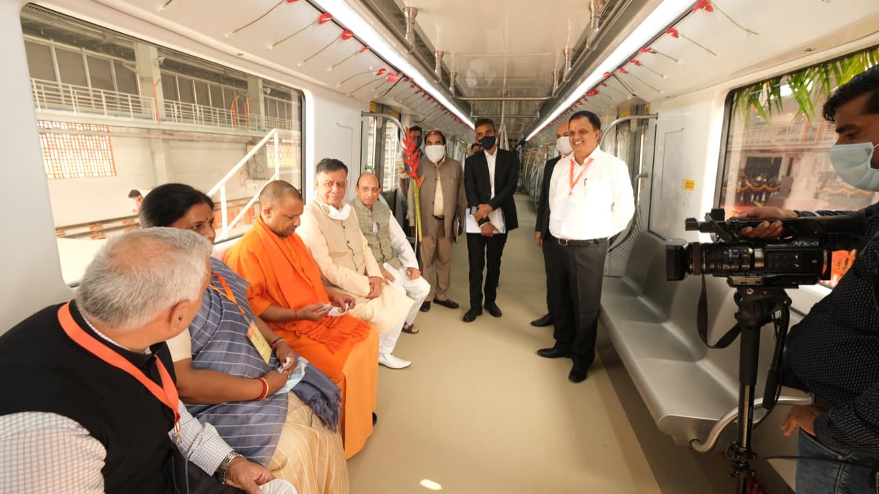 Kanpur Metro के सफलतापूर्वक ट्रायल की तस्वीरें बयां कर रहीं विकास कार्यों की खुशहाल दास्तान...