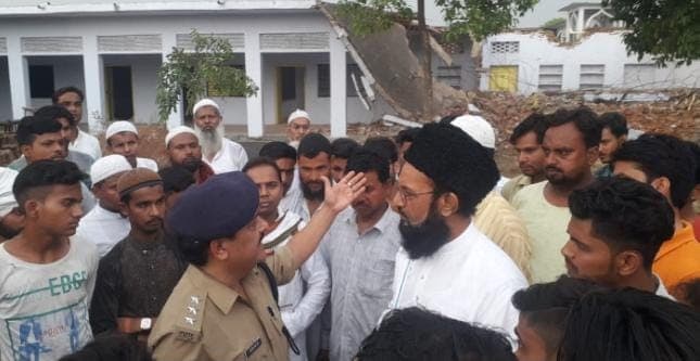 कानपुर में मदरसे पर भी चल गया 'बाबा का बुल्डोजर', जानिए क्या है वजह...