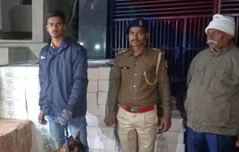 बादाम से लदे ट्रक से 30 लाख की मिली शराब, राजस्थान से पटना आ रही थी खेप