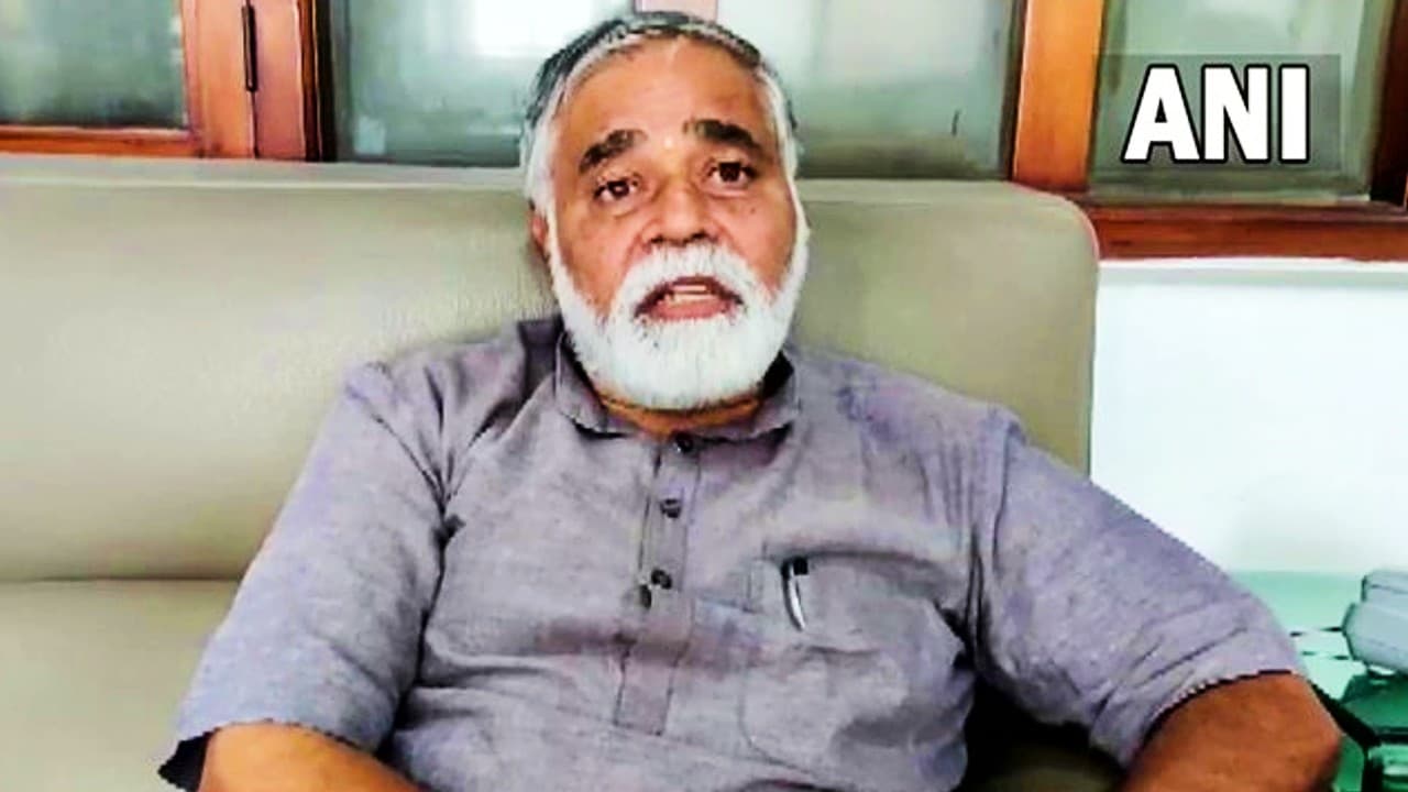 कर्नाटक के बच्चे करेंगे मोरल साइंस की पढ़ाई, जानें कौन-सी किताब पढ़ायी जायेगी रामायण, महाभारत या गीता