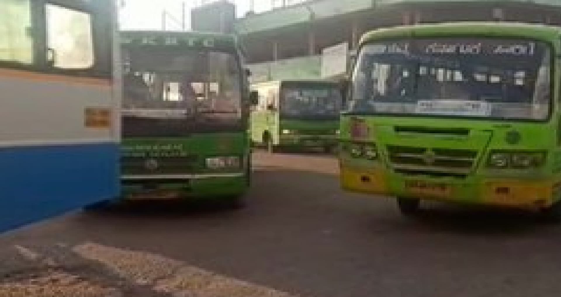 Karnataka Bandh : दिल्ली में किसानों के प्रदर्शन के बाद अब कर्नाटक में भी बढ़ी बीजेपी सरकार की मुसीबत, कन्नड़ ग्रुप के बंद से ठहर गयी मेट्रो ट्रेन Karnataka Bandh : दिल्ली में किसानों के प्रदर्शन के बाद अब कर्नाटक में भी बढ़ी बीजेपी सरकार की मुसीबत, कन्नड़ ग्रुप के बंद से ठहर गयी मेट्रो ट्रेन