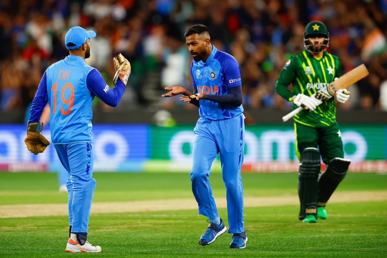 T20 World Cup: दिनेश कार्तिक प्लेइंग इलेवन से हो सकते हैं बाहर, जानें चीफ कोच राहुल द्रविड़ ने क्या कहा