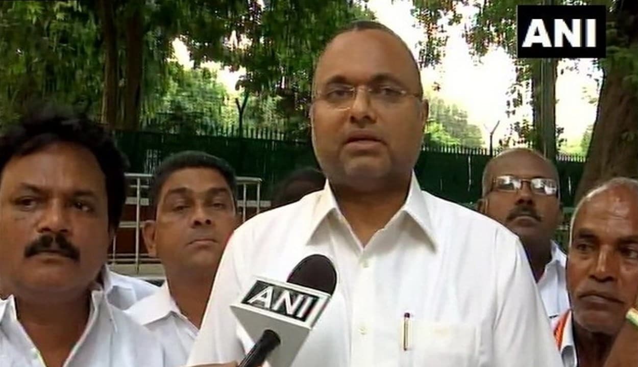 COVID Guidelines: मंडाविया के लेटर बम से हिल गई कांग्रेस, बीजेपी पर लगाया यात्रा को डिस्टर्ब करने का आरोप