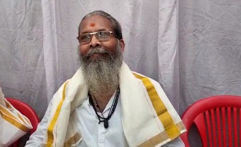 काशी करवट मंद‍िर के महंत पं. गणेश शंकर उपाध्याय ने त्‍यागा पद, शिवल‍िंंग को फव्‍वारा कहने का लगा आरोप