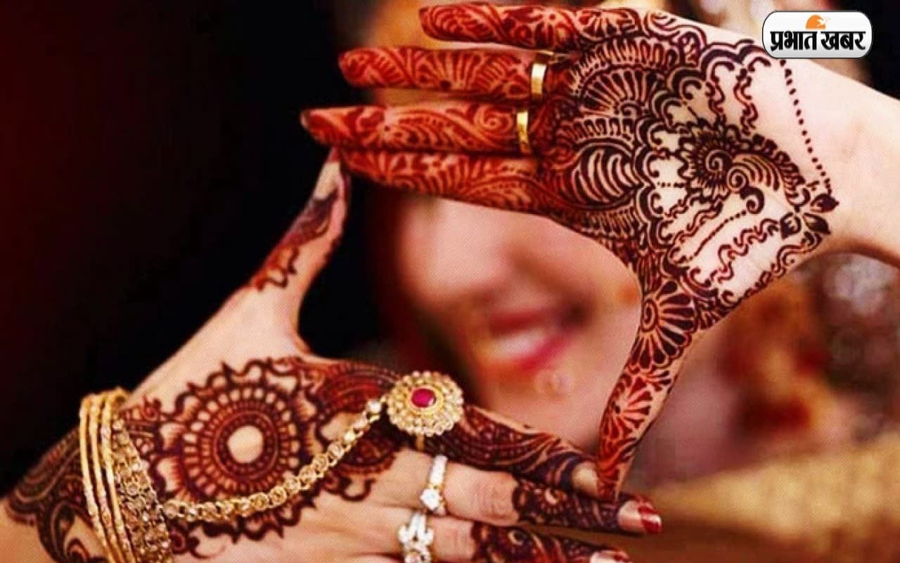 Karwa Chauth 2022 Mehndi Designs: इस करवा चौथ रचाएं पिया के नाम की मेहंदी, देखें लेटेस्ट मेहंदी डिजाइन