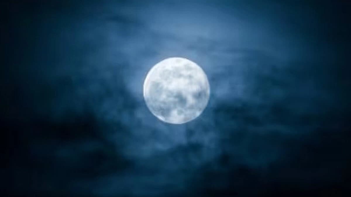 Karwa Chauth 2023 Moonrise Time: यूपी के लखनऊ, अयोध्या, मथुरा, वाराणसी सहित अन्य शहरों में इस वक्त दिखेगा चांद