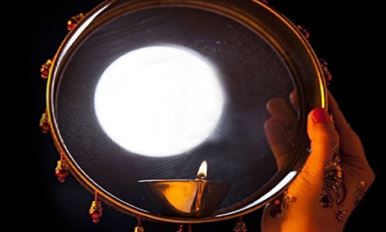 Karwa Chauth 2022: इस बार नई नवेली दुल्हन करवा चौथ का व्रत रखें या नहीं? जानें ज्योतिषाचार्य से...