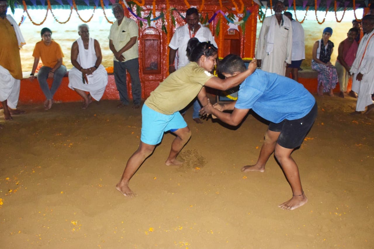 नागपंचमी पर काशी में होने वाली कुश्ती में 'दंगल गर्ल' ने किया कमाल, कई सूरमा पटखनी खाकर दोबारा उठ न सके