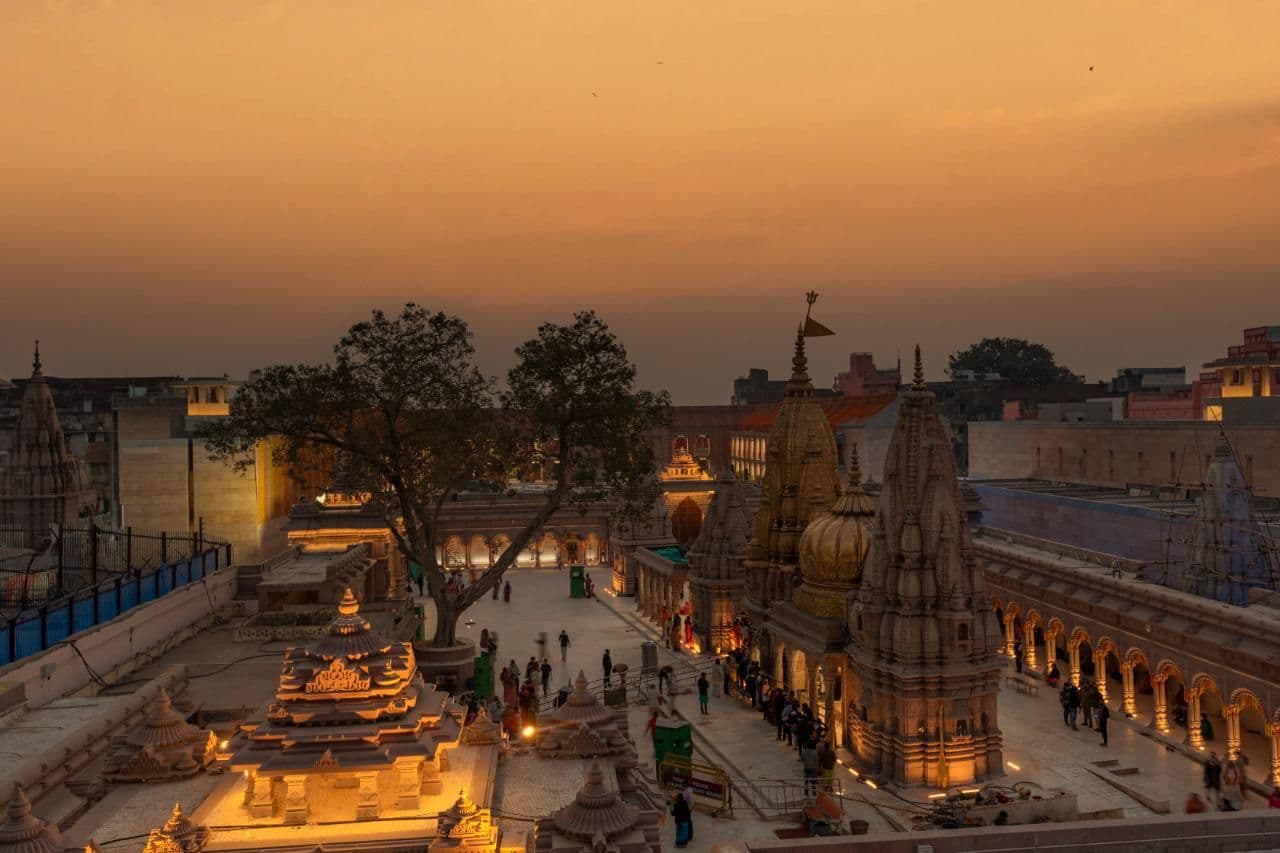 63 मंदिरों को तोड़ने के बाद विश्वनाथ धाम पर पड़ी थी शाहजहां की गंदी नीयत, चंद हिंदुओं ने दिखाई थी बहादुरी… 63 मंदिरों को तोड़ने के बाद विश्वनाथ धाम पर पड़ी थी शाहजहां की गंदी नीयत, चंद हिंदुओं ने दिखाई थी बहादुरी…