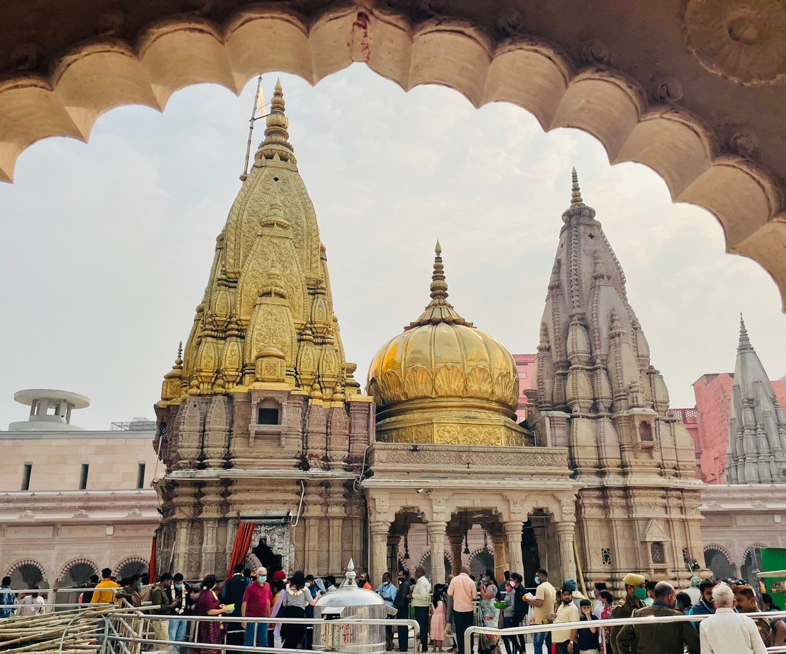 Kashi Vishwanath : काशी विश्वनाथ कॉरिडोर लोकार्पण के बाद मंदिर में भक्तों की भारी भीड़, बढ़ाई गई सुरक्षा