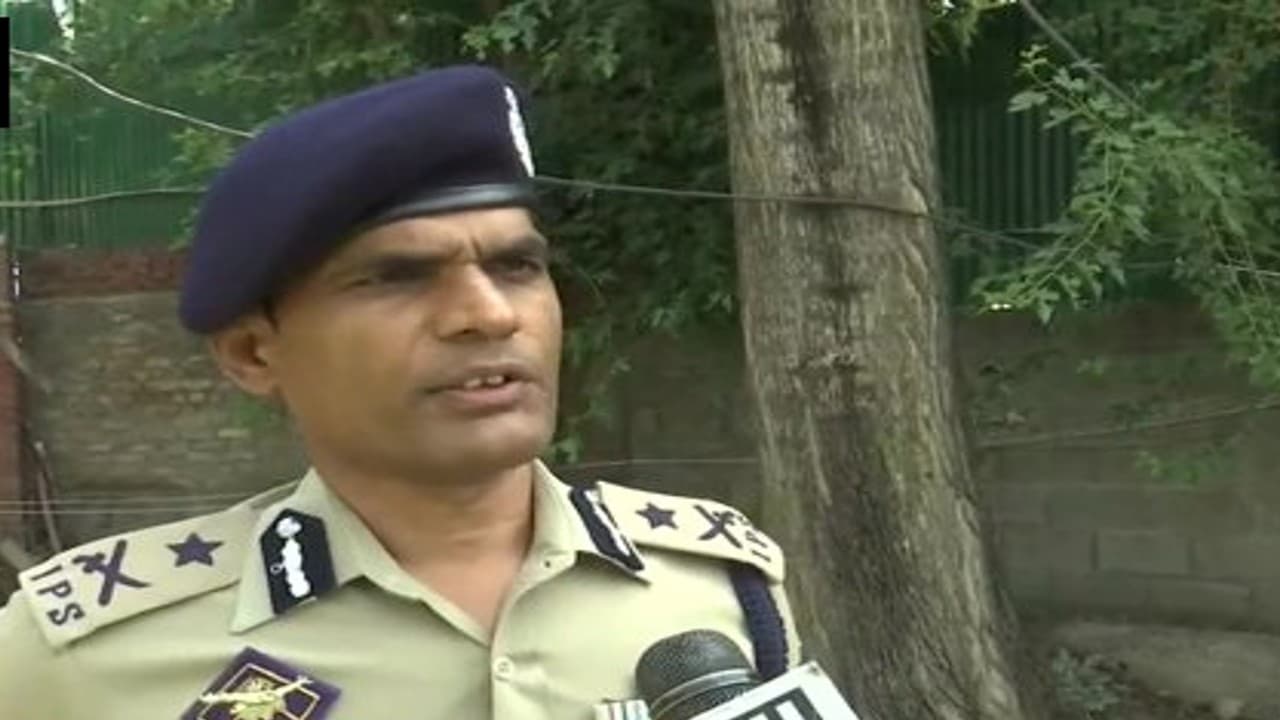 जम्मू-कश्मीर : बडगाम में आतंकी-सुरक्षा बलों के बीच मुठभेड़, लतीफ राठेर समेत लश्कर के तीन टेररिस्ट घेरे गए